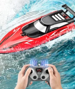 RC dirkalni čoln na daljinsko upravljanje